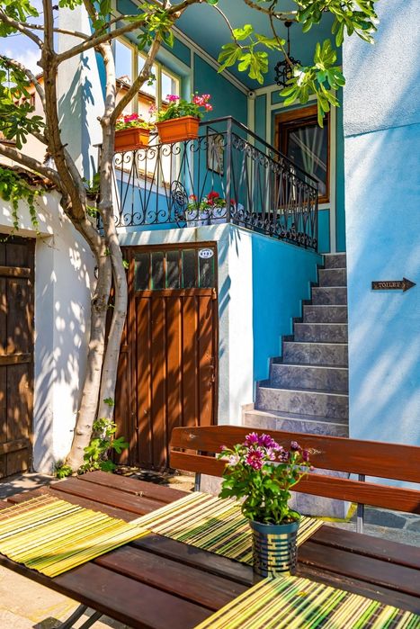 Дава се под наем Етаж от къща в Пловдив, Старият град - 90 кв.м за 1196.97 € - Снимка #1