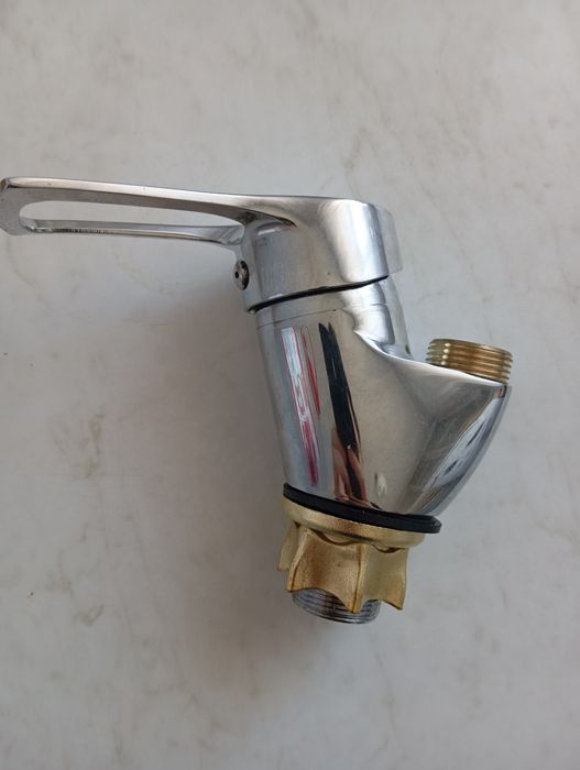 Кран для раковины