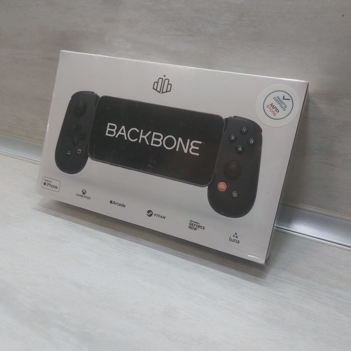 ЧИСТО НОВ Гейминг контролер Backbone One (2nd Gen) Lightning за iPhone