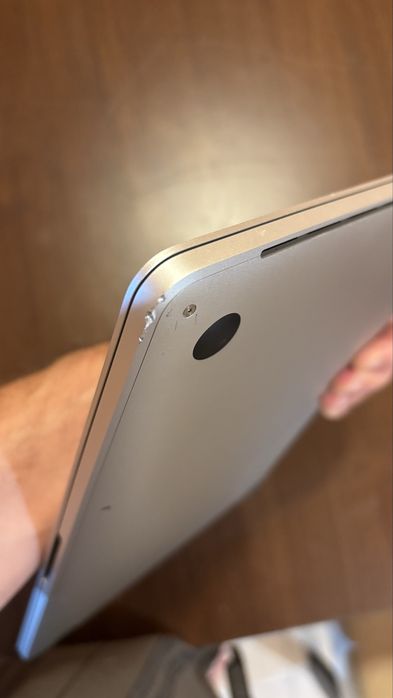 Vând MacBook Pro 13 2020 32GB 1TB