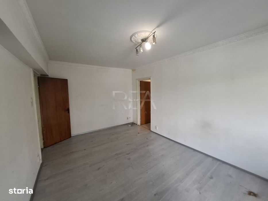 3 camere, et 1/10, 76mp, anvelopat-Gorjului/Veteranilor