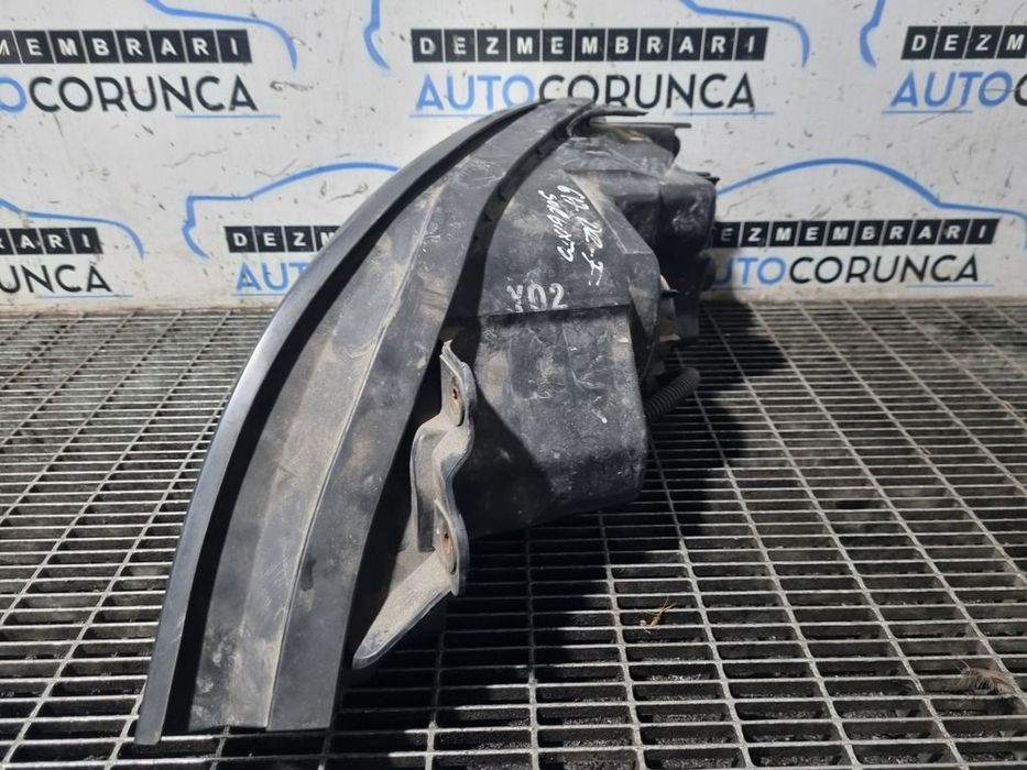 Far Dreapta Kia Sorento 2002 - 2009 SUV 4 Usi (617) Fara xenon PY21W/2357NA