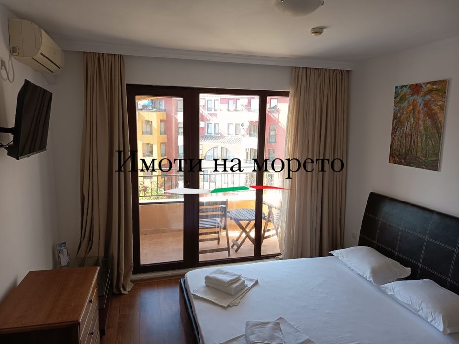 Под наем студио с изглед море и басейн на брега на морето