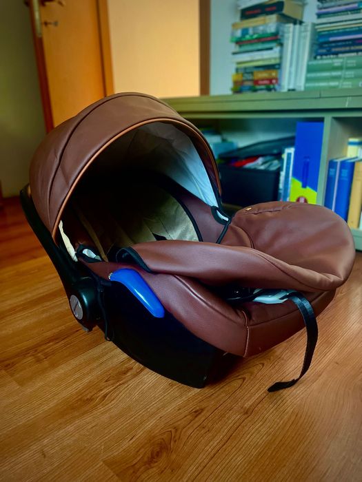 Cărucior Krausman Topaz lux maro 3 în 1 + cadou