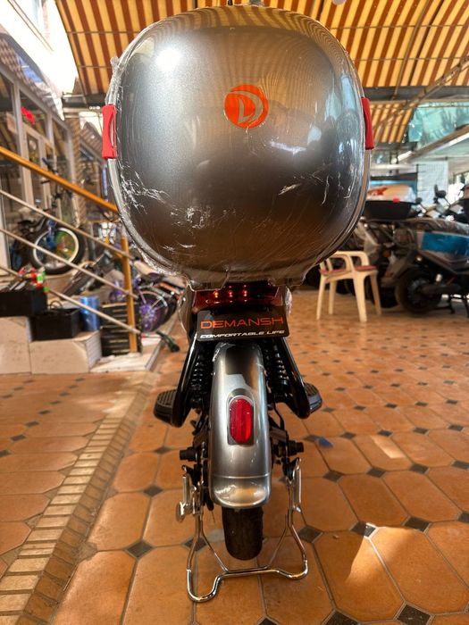 Elektro skuter yangi dastafka bor