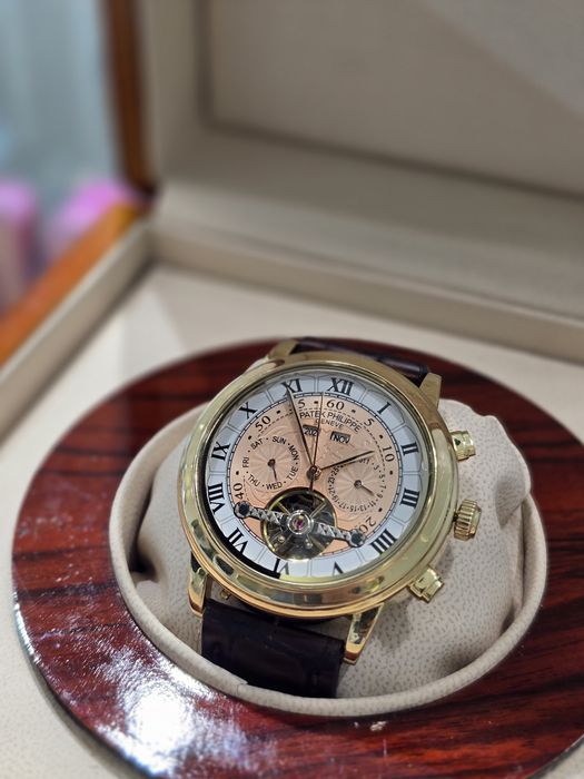 Строгие и стильные Патек Филип.
Золото 585 пробы.