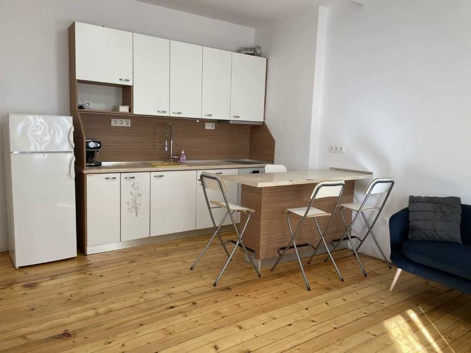 Дава се под наем Тристаен апартамент в София, Център - 74 кв.м за 720 € - Снимка #1