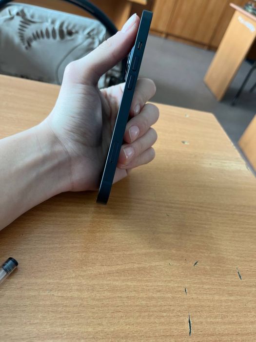 Продам срочно 13 айфон