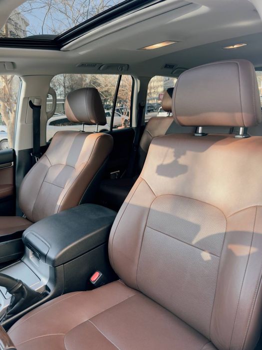 Toyota Land Cruiser 200, 2019 г. — 84 000 км—Белый — 4.0 V6 — бак 150л