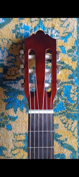 Klassik gitara sotiladi