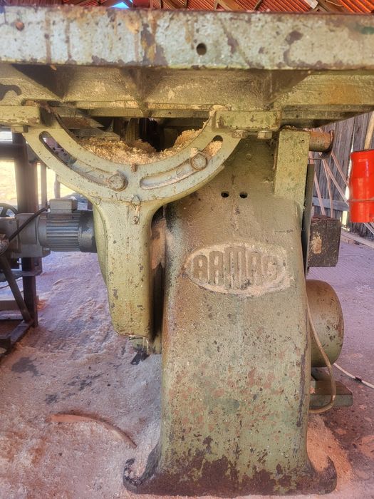 Circular original cu o pânză