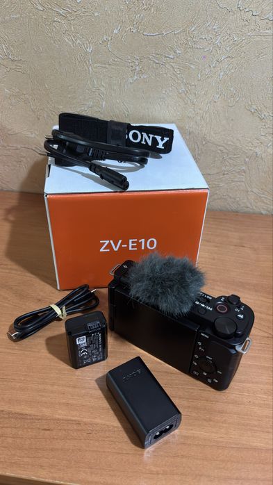 Sony ZV-E10 (body)