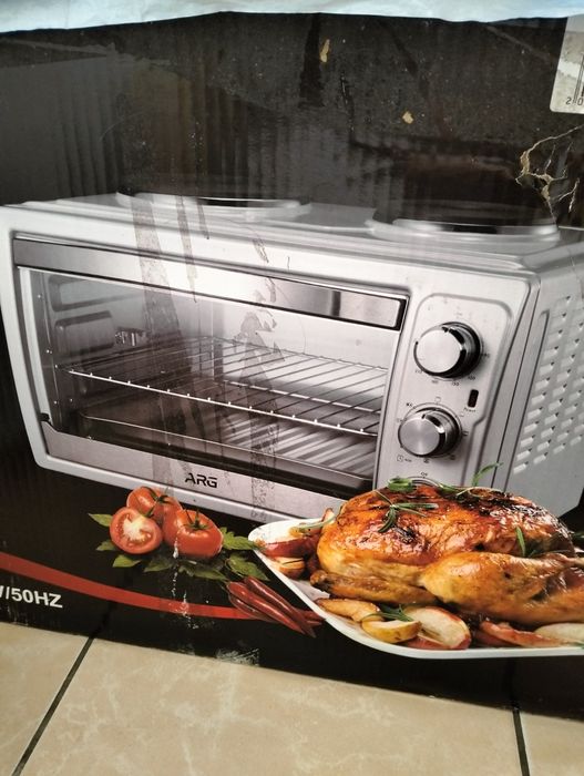 Мини печь 2242.серебристого цвета