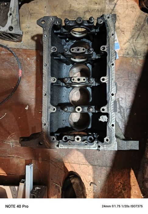 Блок на Опель омега б 2литра