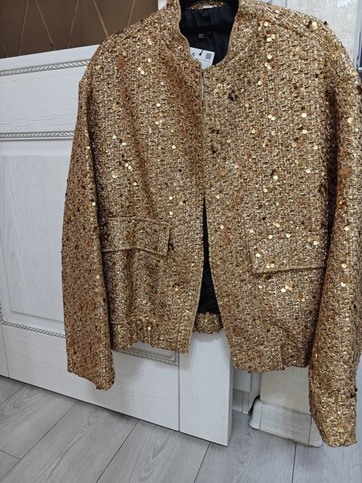 Бомбер нарядный новый