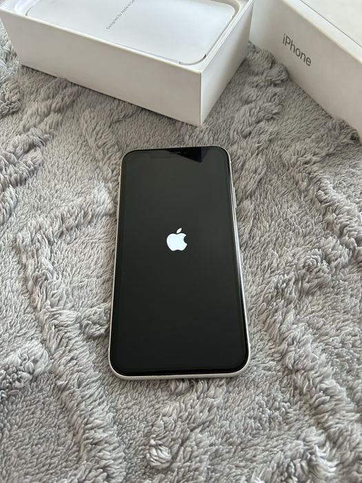 Айфон 11 продам.