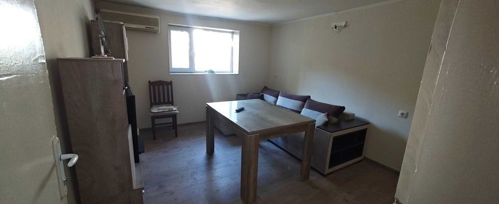 Продавам 2 етажа от къща Асеновград.