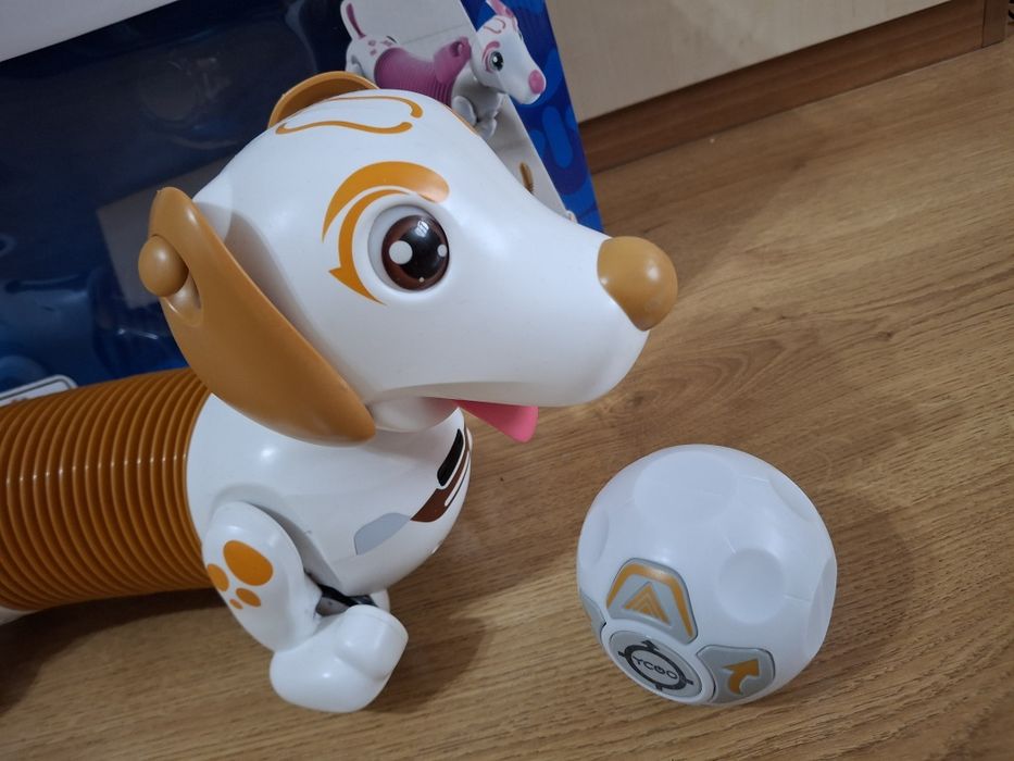 Куче робот с кутия