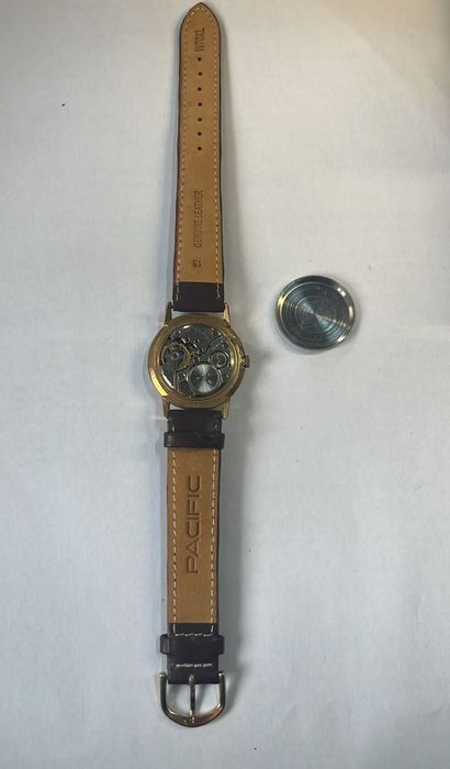 De vanzare un ceas mecanic de mana, Raketa