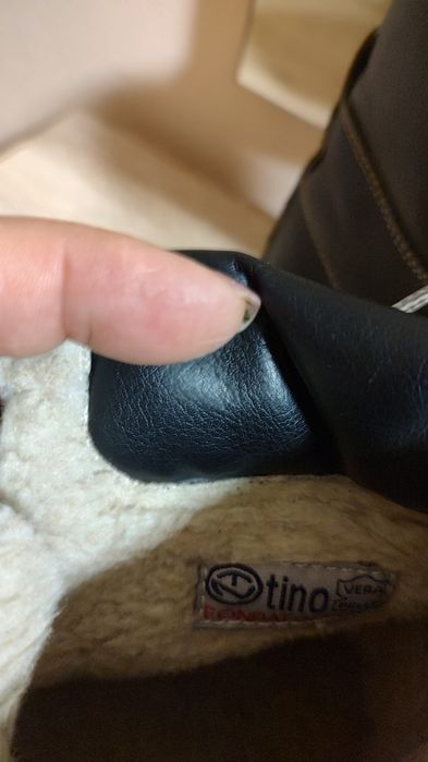 De vânzare ghete piele naturala băieți,îmblănite ,noi,mărime 38