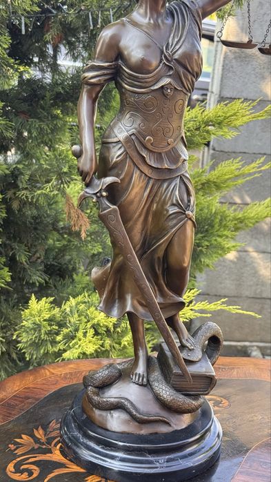 Statueta justitia - bronz masiv, semnata, de dimensiuni mari