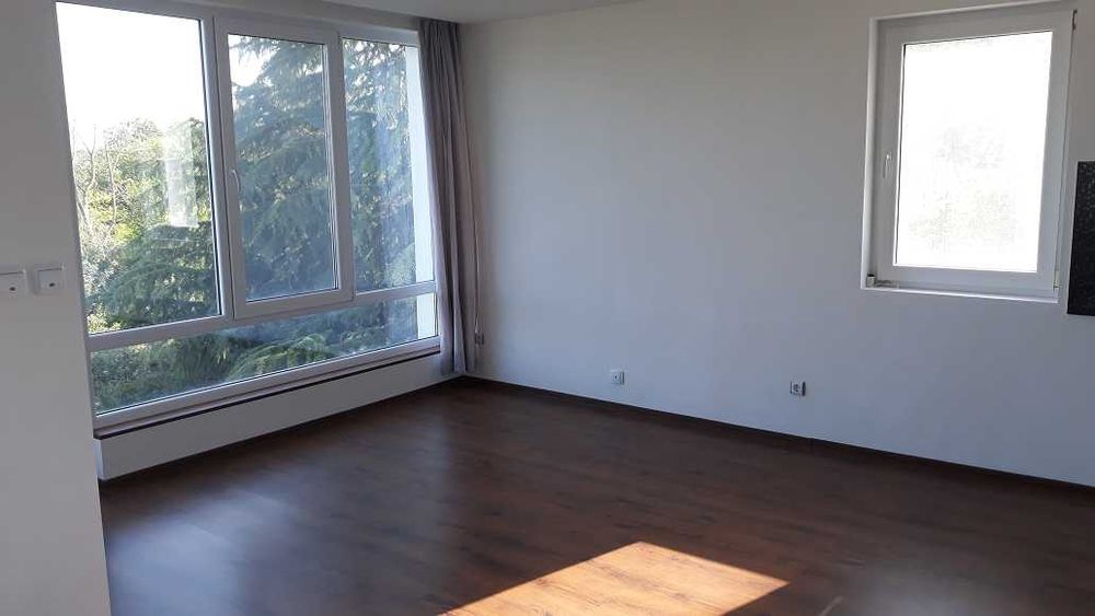 Сграда 90кв.м с Акт.16, с ток и вода в зем. парцел 4,5дка до регулация