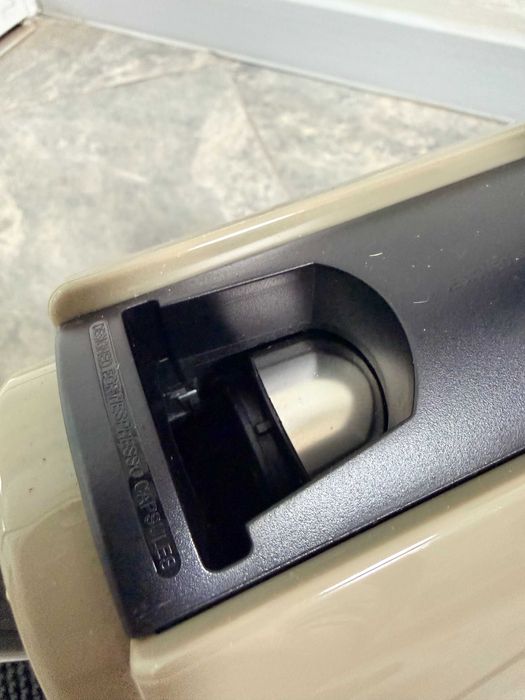 Капсулна кафемашина Nespresso Essenza