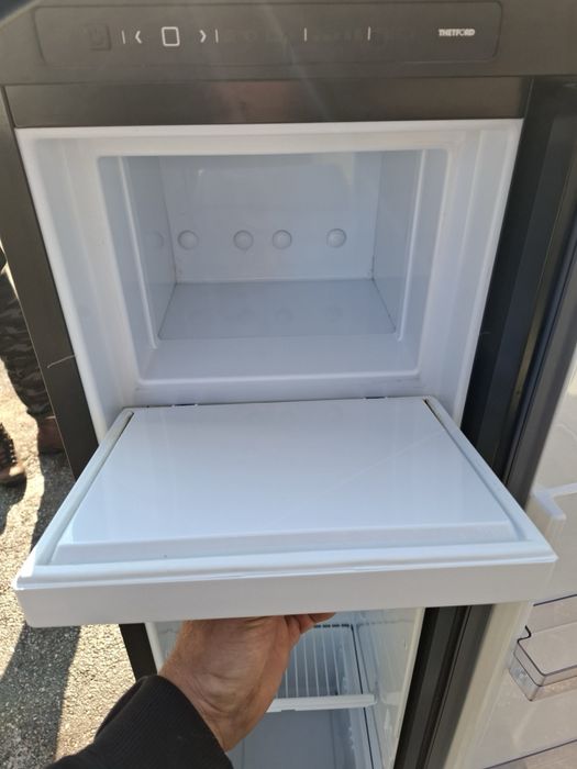 Хладилник thetford n4142e