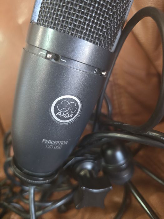 Студиен кондензаторен микрофон AKG P120 USB