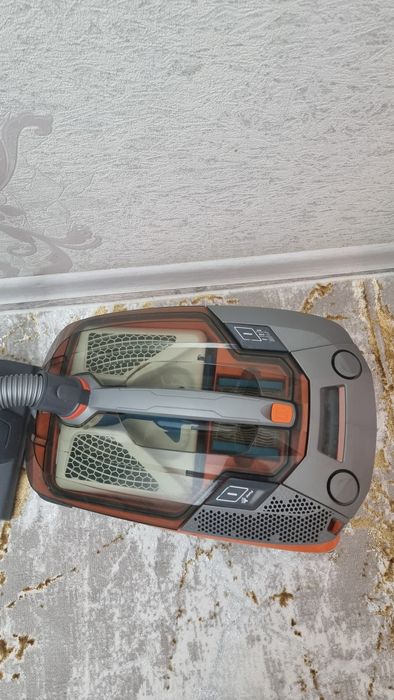 Әйелдердің кеуделерінің салбырап тұрған суреттері