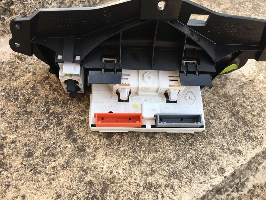 Часовник с индикаторен дисплей за Renault Megane