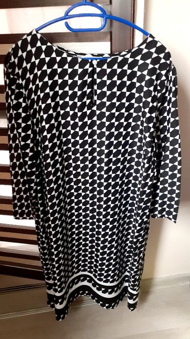 Дамска рокля черно и бяло
