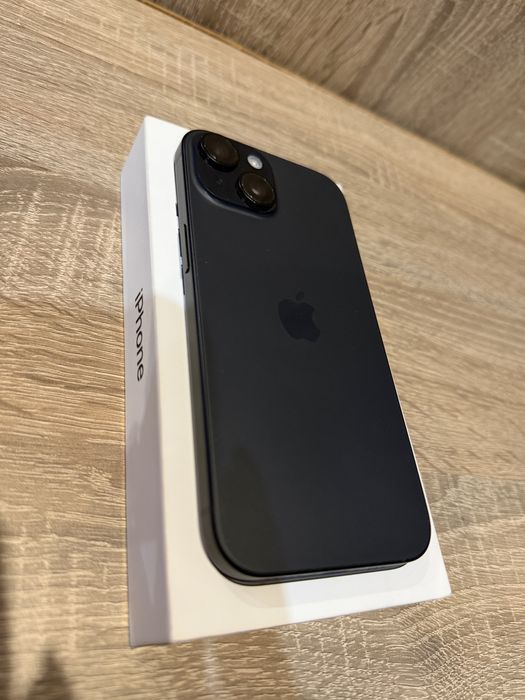 iPhone 15 128GB черен – отлична работа, лека козметична забележка