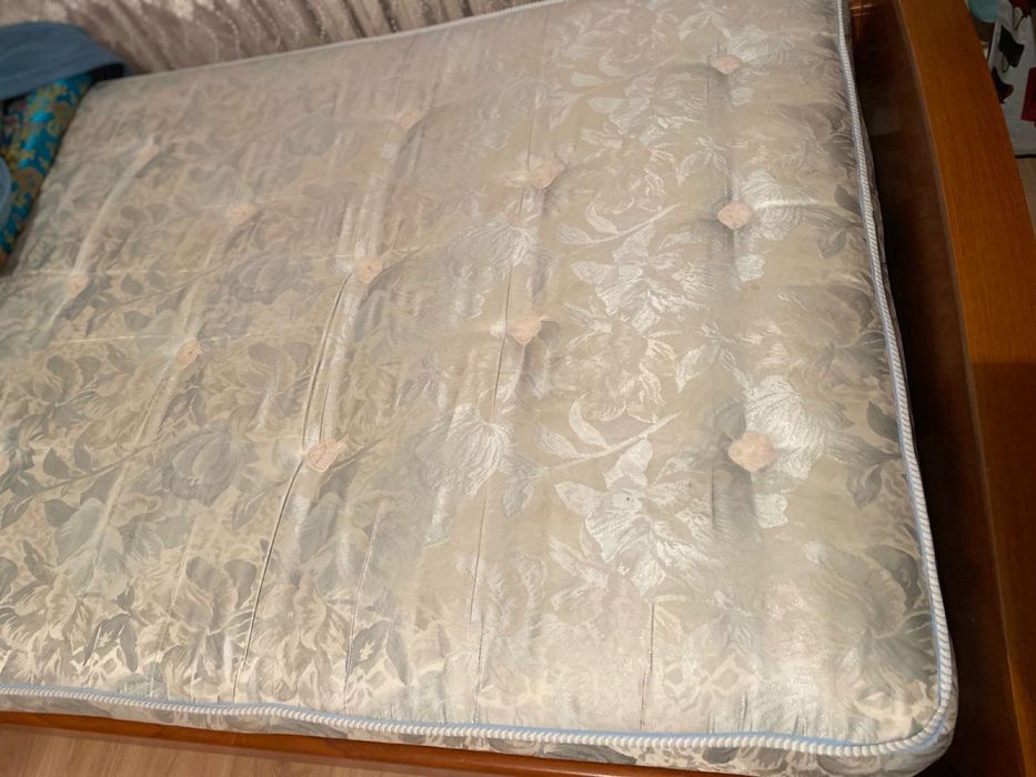 Продается односпальная кровать с матрасом