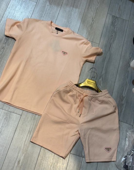 Compleu Prada.