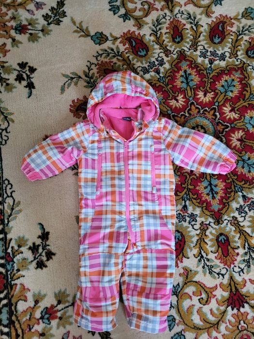 Vând 2 combinezoane de iarna mărimea 74