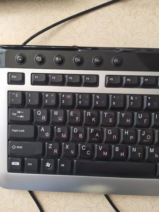 Монитор, клавиатура. Цена за всё