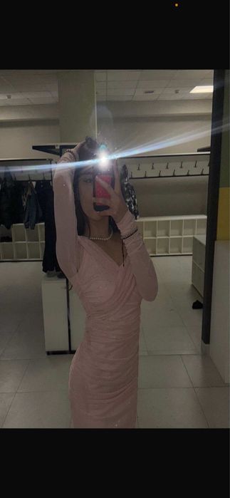 Красивая  розвая вечернее платье