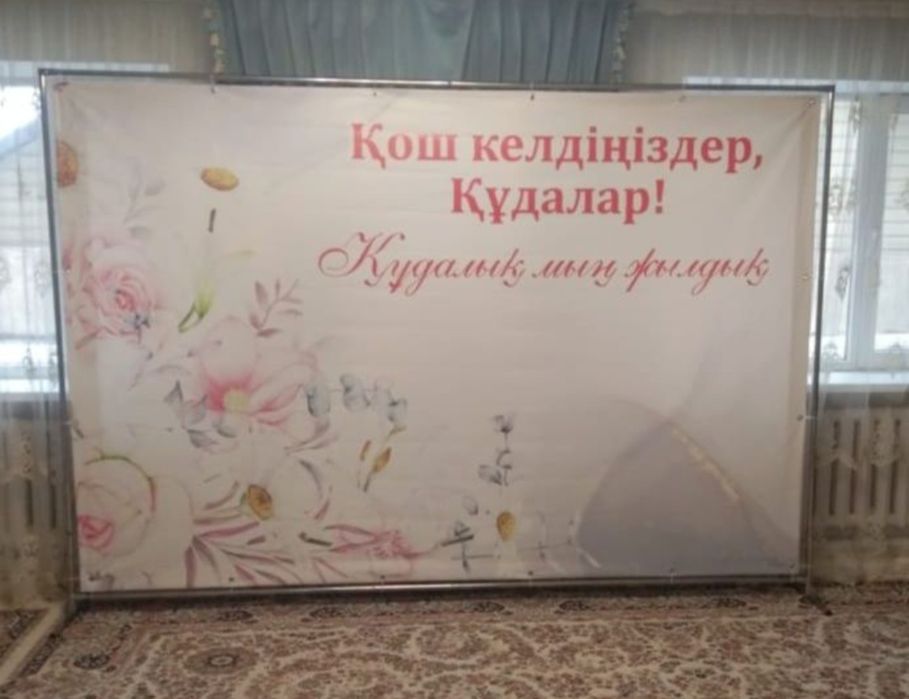 3000 . Аренда стойки для баннера