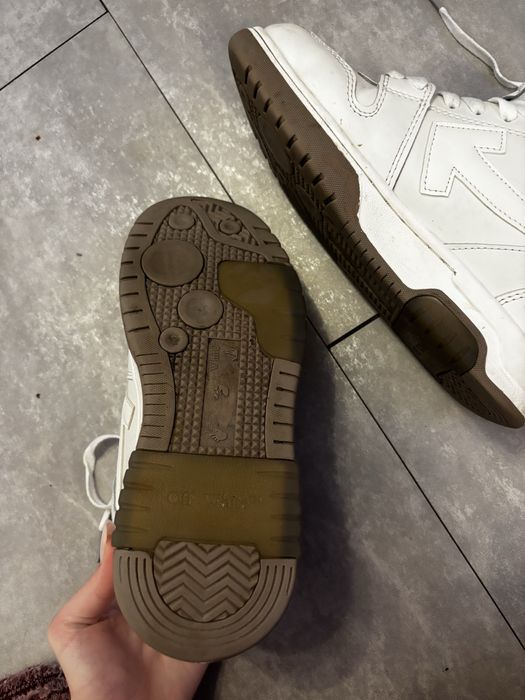 off white purtate dar fara defecte