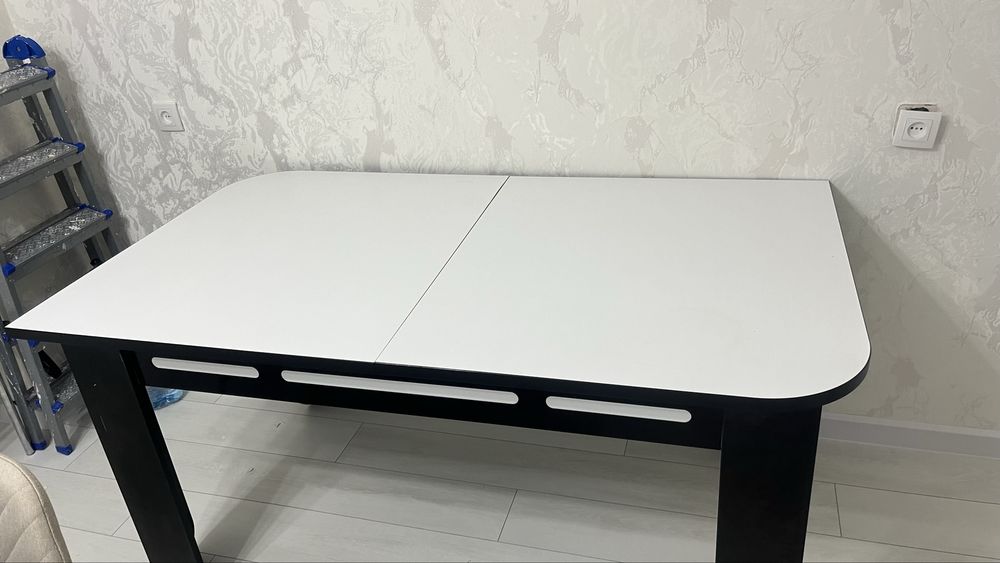 Стол виде бабочки