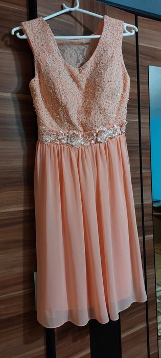 Vand rochita de ocazie