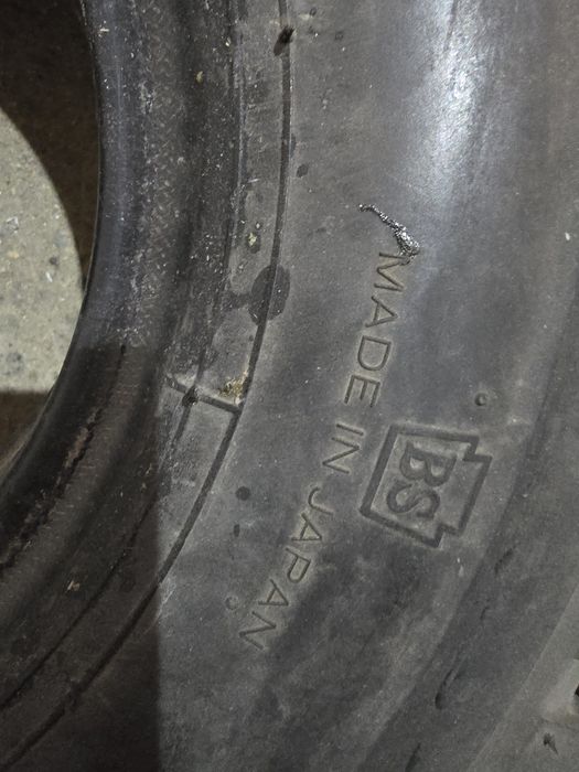 Шины на автокару два штук