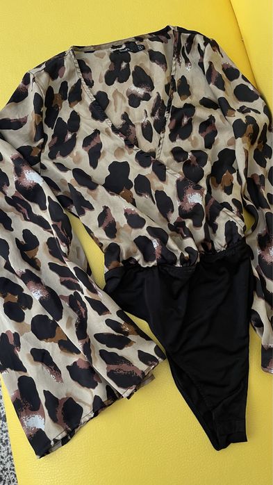 Елегантно боди на Boohoo с ефектен ръкав