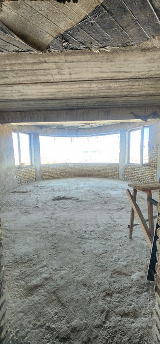 Бухоро шахар марказида жойлашган куп каватли турар жойни  сотилади