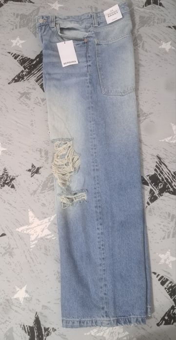 Blugi baggy Bershka.