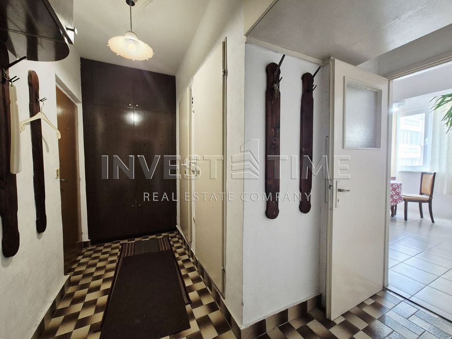 Цветен квартал, три отделни стаи, 60 кв.м чисти, среден етаж!