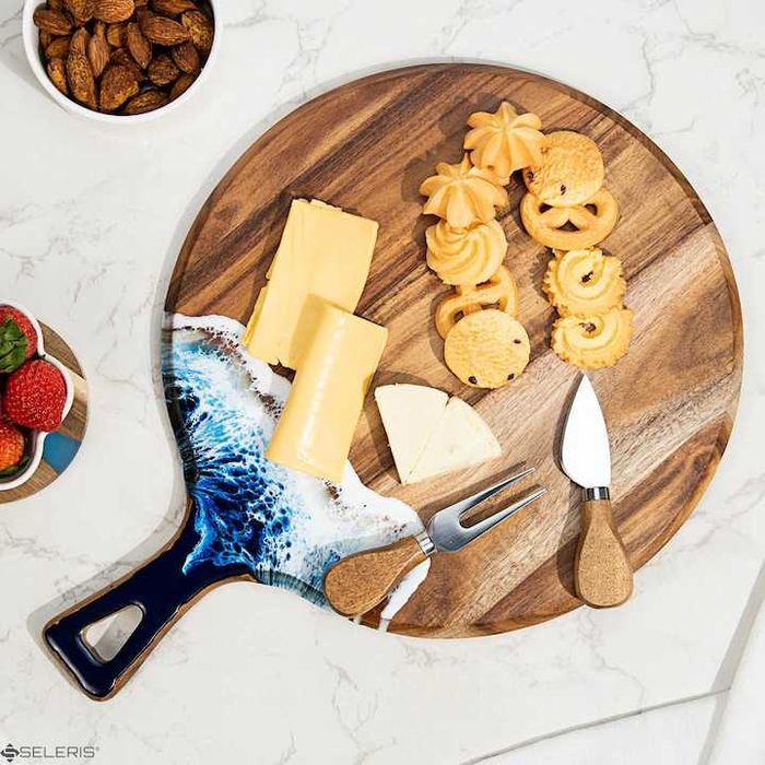 Дъска за сервиране от акациево дърво, ръчно изработена епоксидна смола