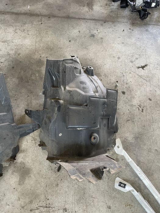 Carenaj roata / aparatoare noroi dreapta Mercedes w204 c class