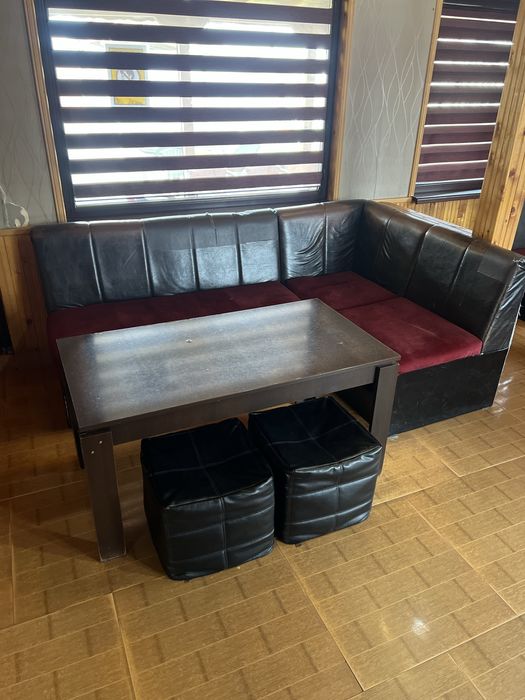 Ъглови сепарета 4бр и маси